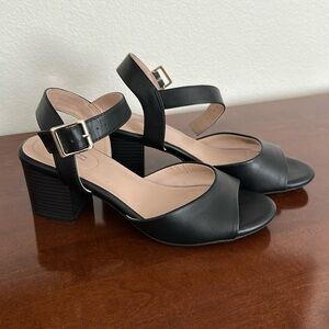 Block heel sandal.